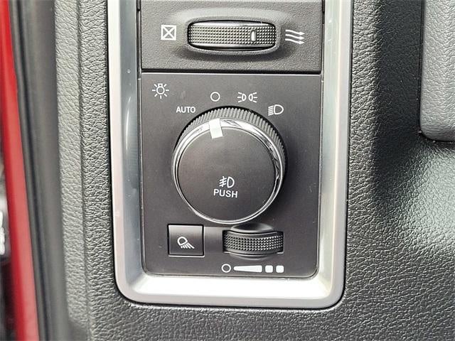 2017 RAM 1500 Big Horn Crew Cab 4x4 5'7" Box