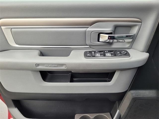 2017 RAM 1500 Big Horn Crew Cab 4x4 5'7" Box