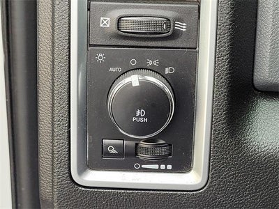 2019 RAM 1500 Classic SLT Crew Cab 4x4 5'7" Box