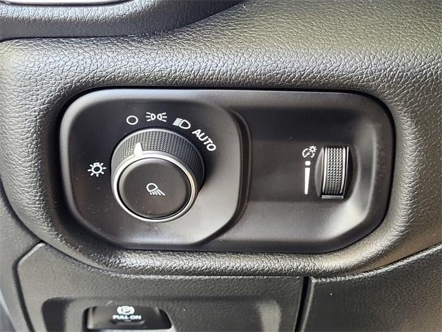 2024 RAM 1500 Laramie Crew Cab 4x2 5'7" Box