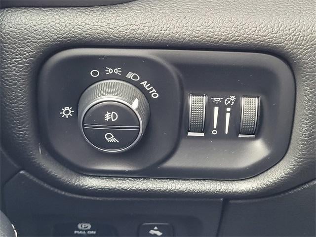 2023 RAM 1500 Laramie Crew Cab 4x2 5'7" Box