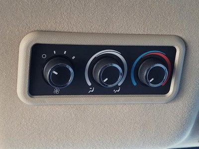 2025 Chevrolet Express Passenger 1LT