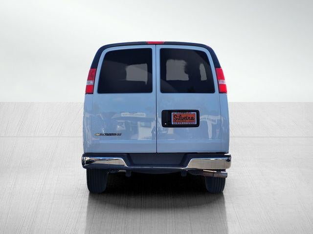 2025 Chevrolet Express Passenger 1LT
