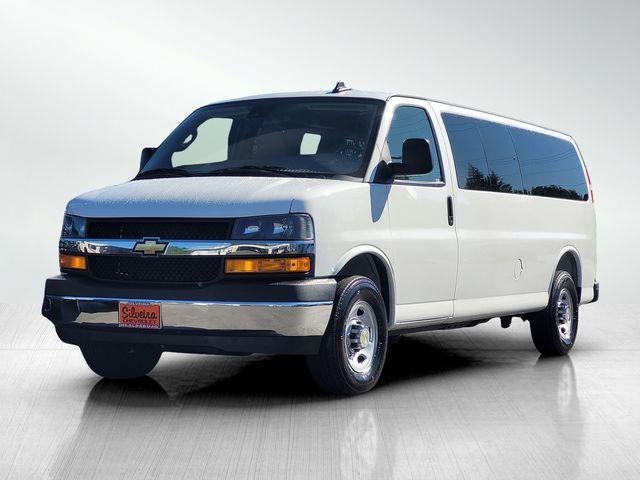 2025 Chevrolet Express Passenger 1LT