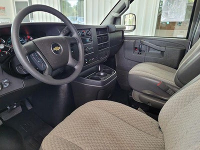 2025 Chevrolet Express Passenger 1LT