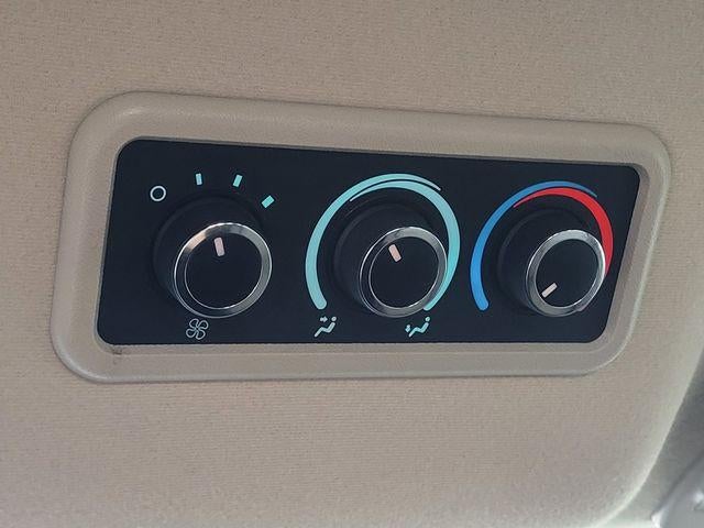 2025 Chevrolet Express Passenger 1LT