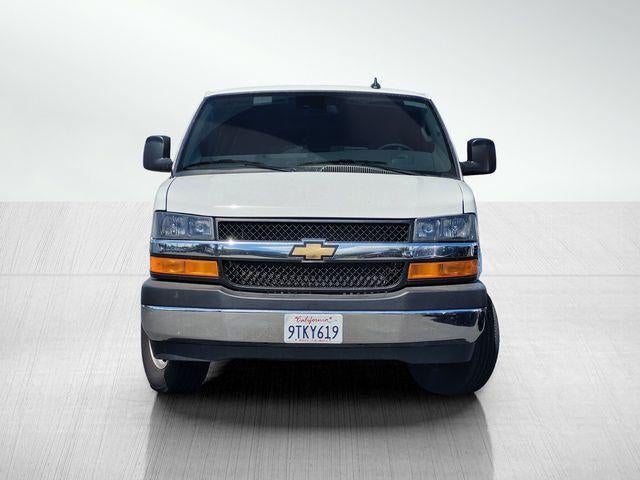 2025 Chevrolet Express Passenger 1LT
