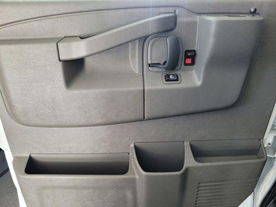 2025 Chevrolet Express Passenger 1LT