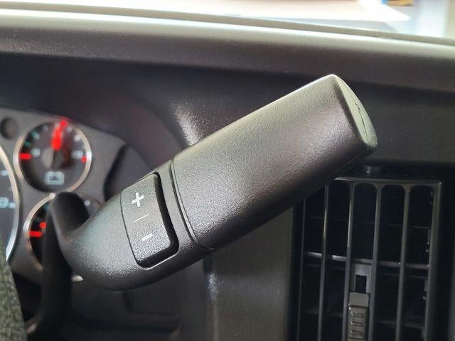 2025 Chevrolet Express Passenger 1LT