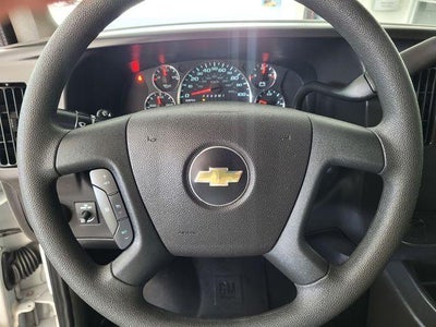2025 Chevrolet Express Passenger 1LT