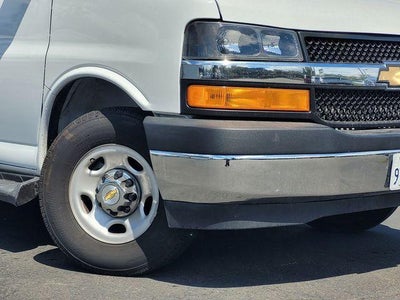 2025 Chevrolet Express Passenger 1LT