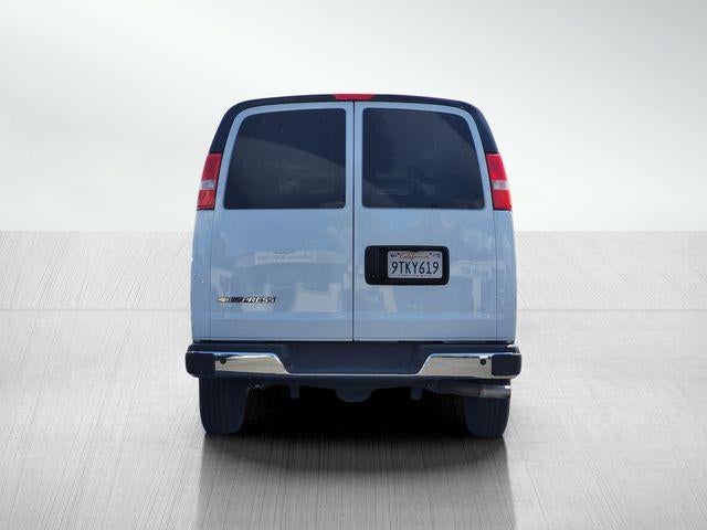 2025 Chevrolet Express Passenger 1LT