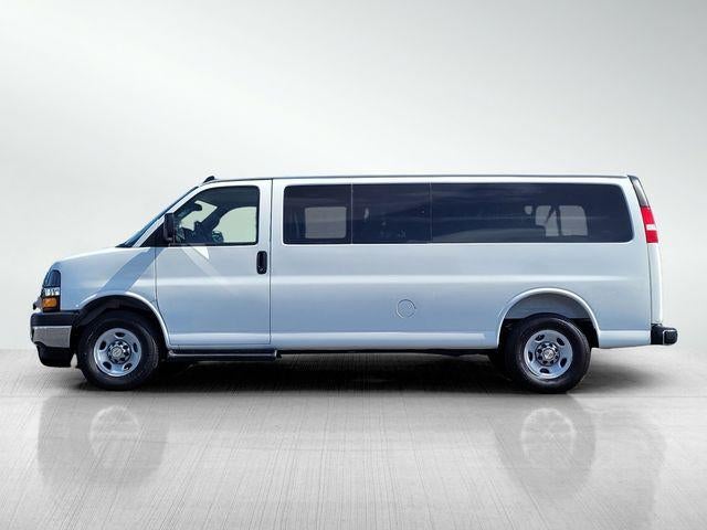 2025 Chevrolet Express Passenger 1LT