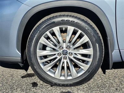 2022 Toyota Highlander Platinum