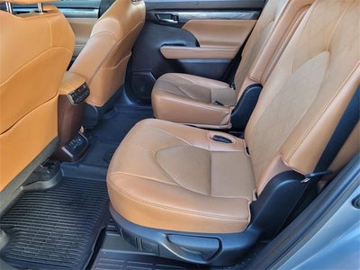 2022 Toyota Highlander Platinum