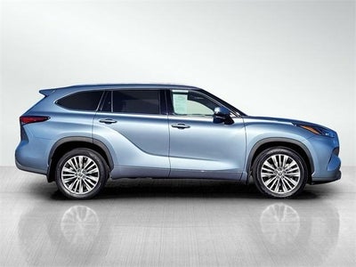 2022 Toyota Highlander Platinum