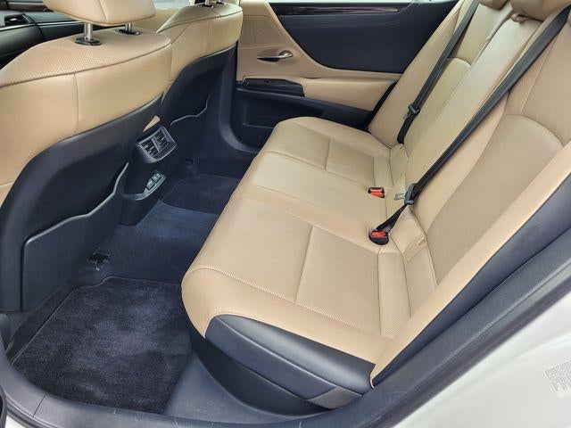2019 Lexus ES 300h 