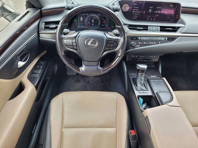 2019 Lexus ES 300h 