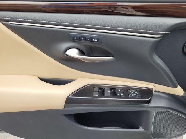 2019 Lexus ES 300h 