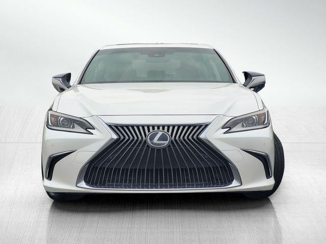 2019 Lexus ES 300h 