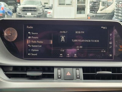 2019 Lexus ES 300h 