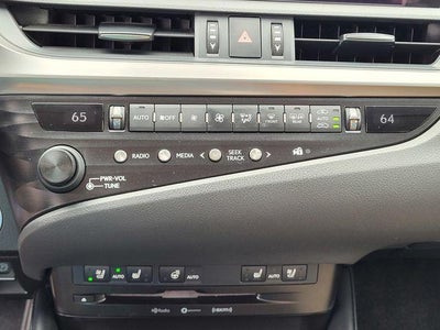 2019 Lexus ES 300h 