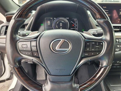 2019 Lexus ES 300h 