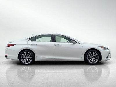 2019 Lexus ES 300h 