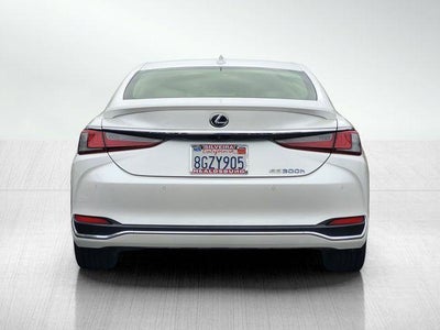 2019 Lexus ES 300h 